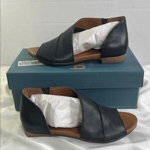 Bueno Tanner Women’s Black Leather Flats Size 37. US 6.5 Black Brown‎ New